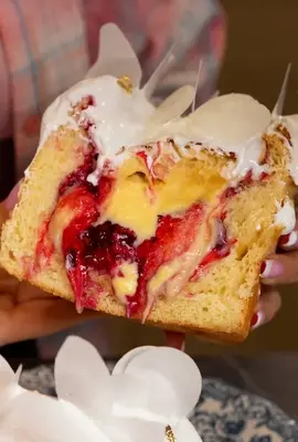 Paska med vaniljsås och körsbär - hur man gör mjuka och fluffiga bakverk