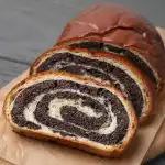 Vallmofröbulle till påsk 2026: mycket fyllning och luftig deg -